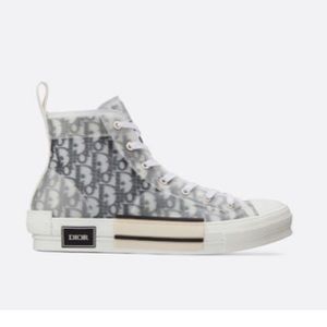 Meet your Posher, Juanita